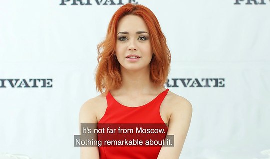 Русская милашка снялась на порно кастинге... Теперь она дерётся в порно и сияет!